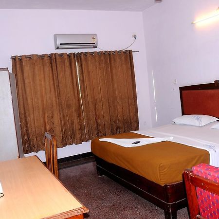 Srs Regency Hotel Anantapur Exterior foto