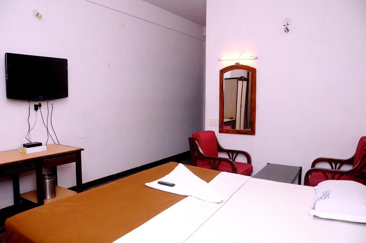 Srs Regency Hotel Anantapur Exterior foto